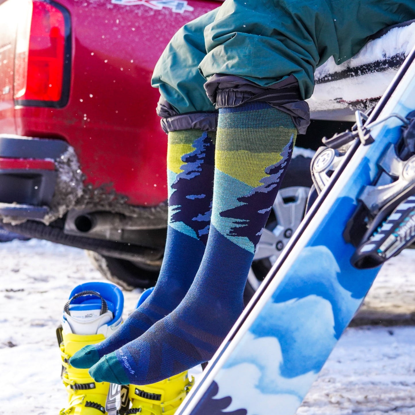 Darn Tough Men's Solstice Over-the-Calf Lightweight Ski & Snowboard Socks